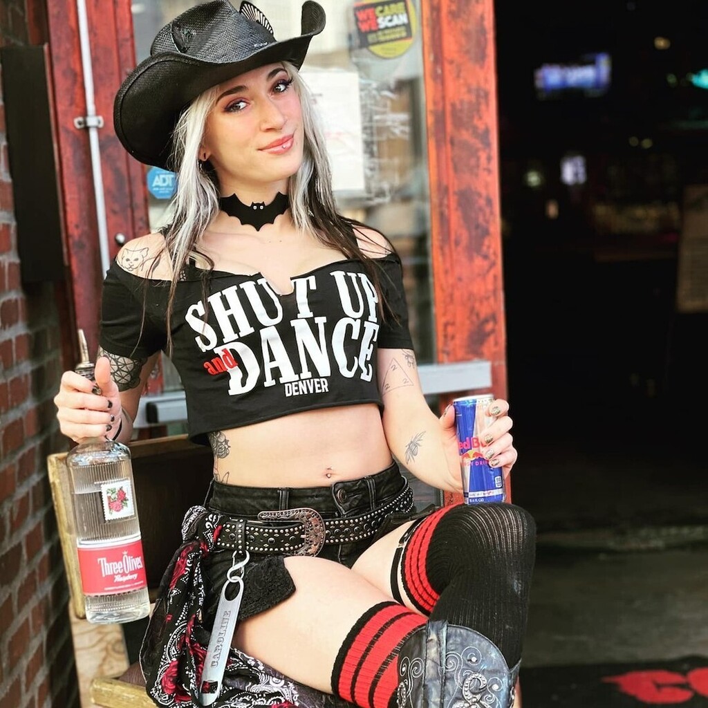 coyoteuglyusa's tweet photo. Your Denver Coyotes are ready to party! Come hang !!! πΉπΈπΊπ»
π·: @coyoteuglydenver
#coyoteuglydenver #coyoteugly #coyoteuglysaloon #denverbartenders #denverbars #denverlocals #denverdrinks #tequilatuesday #tuesdayboozeday #weknowhowtoparty #coyotestyle #danceonourbar https://t.co/mUDIpxUSNL