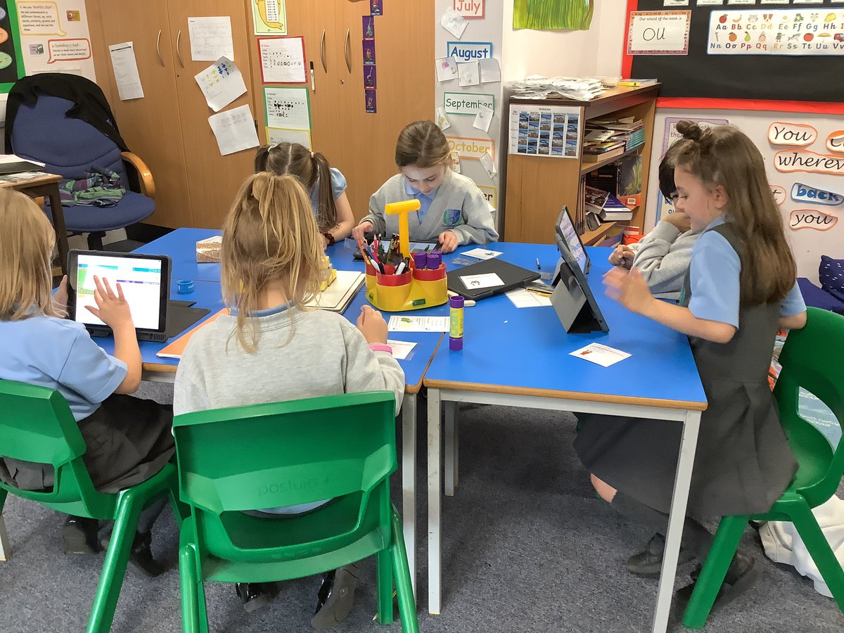 StAgnesY2's tweet photo. Great coding lesson. The students did a fantastic job debugging themselves and in pairs. #stagnescomputing https://t.co/S62oKCUtoz
