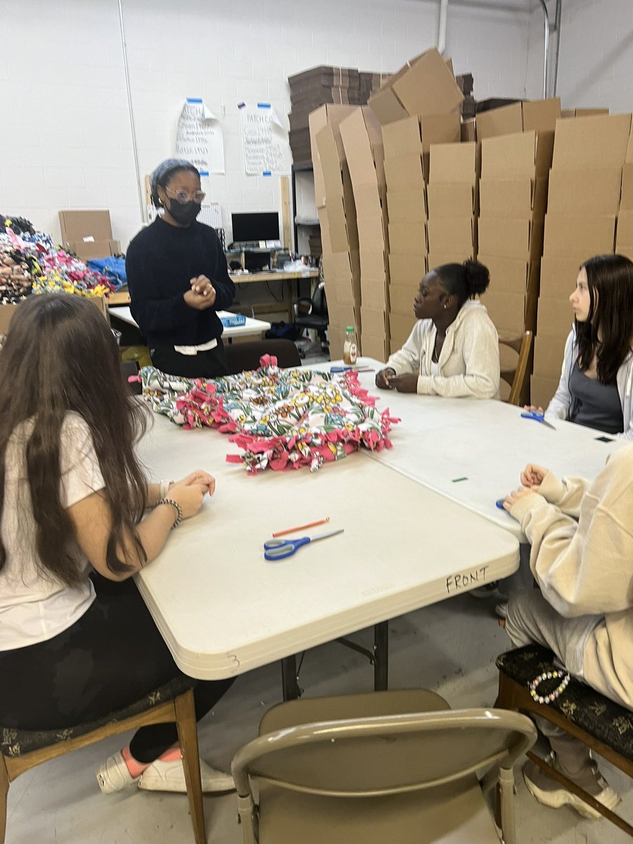 Volunteering at Fleece &amp; Thank You with <a href="/givingtreeclub/">WLC Giving Tree</a> this afternoon 💕 making blanket kits for kids in the hospital 💕<a href="/WLCentralHS/">Walled Lake Central High School</a> <a href="/WalledLkSchools/">Walled Lake Schools</a>
