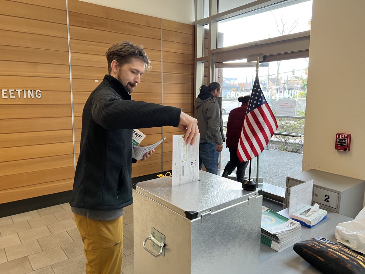 A last-minute vote against extremism on either side of the spectrum from Christopher Swanson of Mill Creek, WA. He came to the Snohomish County Vote Center to get a ballot after his was lost in the mail. Covering #electionday for ⁦⁦<a href="/knkxfm/">KNKX Public Radio</a>⁩
