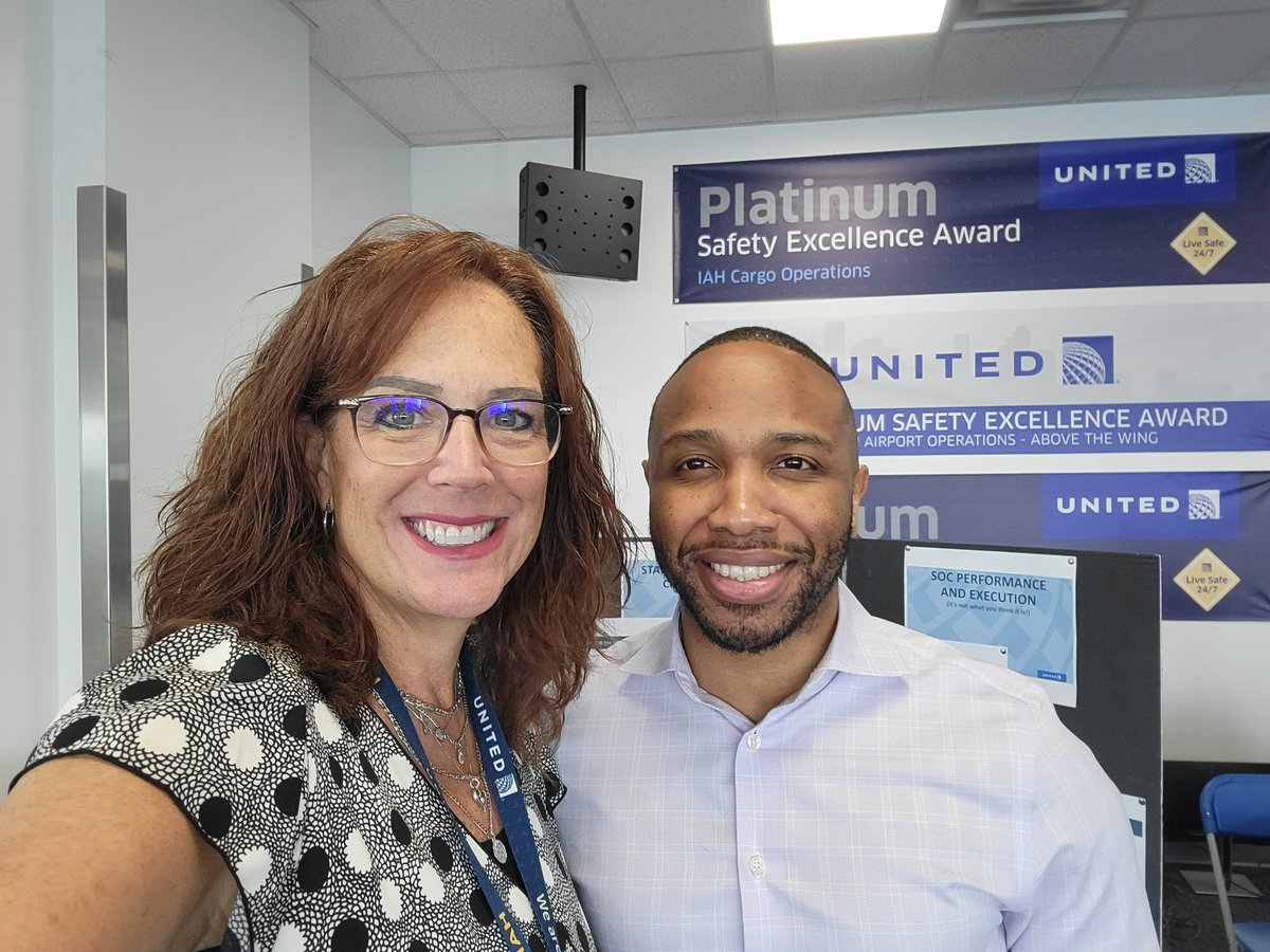 KerryUAsaidWhat's tweet photo. Great event in #IAH #BuildingAwareness for the holiday season. Lots of departments represented sharing info and answering questions.  Thank you #IAHSOC for setting up this 2 day event! @Tobyatunited @MikeHannaUAL @chahin_hector @jfulmer_ao @SOCGuy90 #WeAreUnited #beingunited https://t.co/1UFQxgKmYG