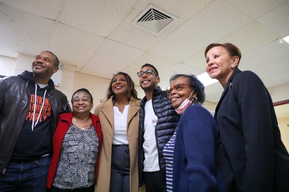 .<a href="/KathyHochul/">Kathy Hochul</a> and I will always honor and fight for New York’s seniors. 

Proud to campaign in Clinton Hill with <a href="/ReElectNydia/">Nydia M Velázquez</a>, <a href="/hakeemjeffries/">Hakeem Jeffries</a>, @jabaribrisport, @reynosobrooklyn and @crystalrhudson.