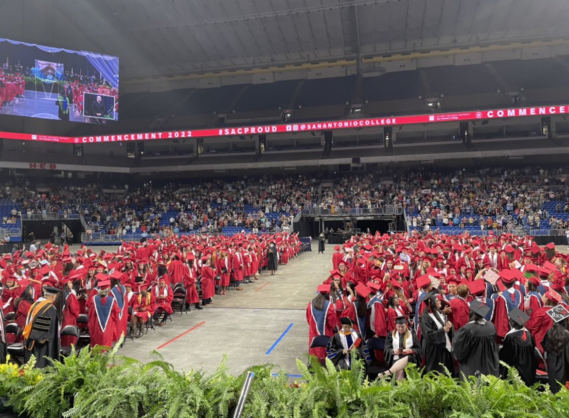 FrancSolisSATX's tweet photo. #CelebratingFirstGen At SAC, we’re focused on access, completion, and post-completion, and we’re proud of our students who are the first in their families to attend college. @SAC_PR @AlamoColleges1 https://t.co/dcsNyhiwTv