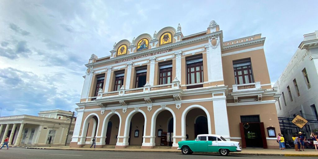 Travel_Fab's tweet photo. 📍Visit Cuba... 🌎✈👓
.
.
.
#cienfuegos #Cuba #buildings #havanacuba #havanacollection #borntotravel #instago #instagood #traveltheworld #photooftheday #havanastyle #instapassport #instatraveling #travelgram #CubaTravel #cubano #beautifuldestinations #goexplore😎👌 https://t.co/3U6Gb4qzxl