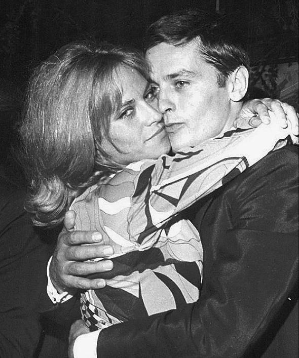 Alain Delon and Nathalie Delon dancing in Cannes on 25 August 1965.

Happy birthday Alain 