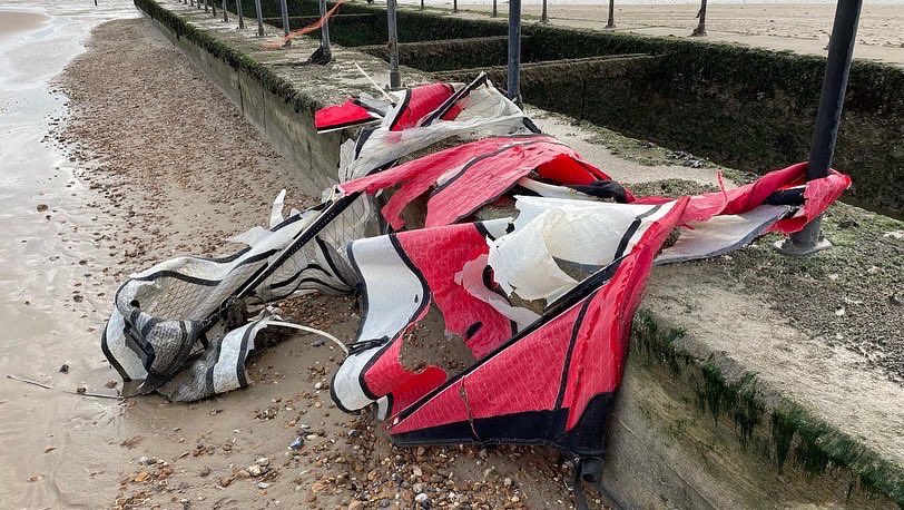 HayhurstBoo's tweet photo. My beach clean was much better than the humans #frisbee #tuesday #beachfinds #beachclean #dogwalk #hello #bestfind #dog #dogsofinstagram #lazy #beachlife #love #lovemybeach https://t.co/3S9izlq3UZ