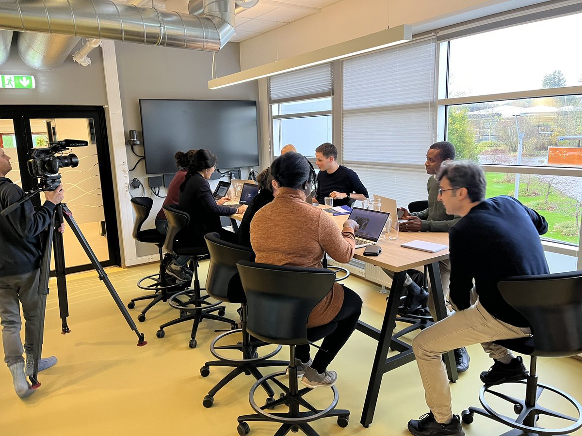 👀 <a href="/runinproject/">RUNIN</a>