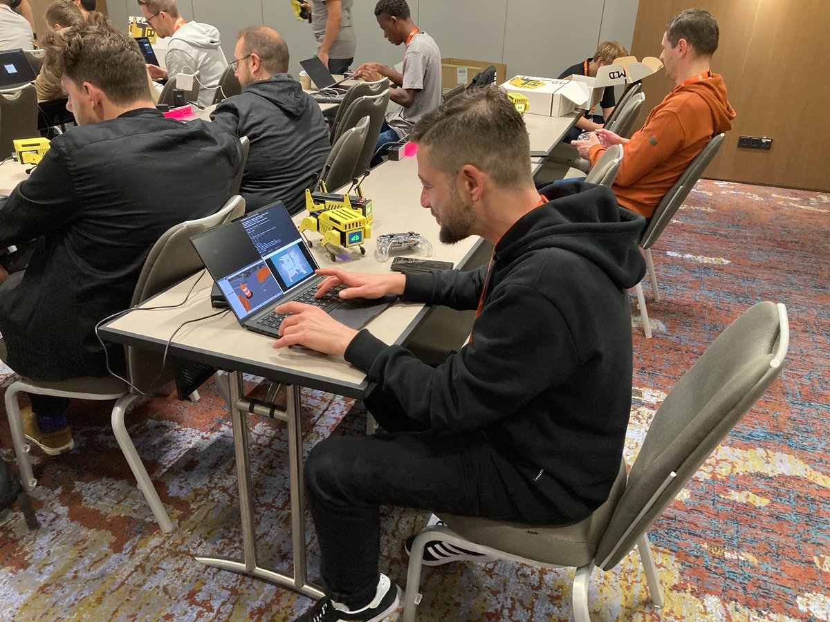 Today Mini Pupper was so excited to meet everyone at #UbuntuSummit 
The new version will be crazier, please refer to the below link for more info, thanks!
kickstarter.com/projects/33647…