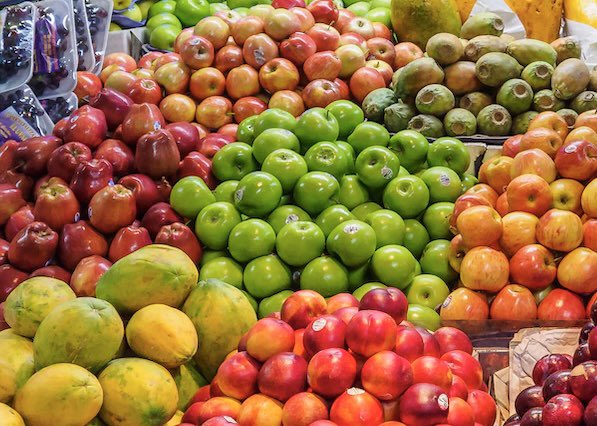 DawnArda's tweet photo. Eating #fruit &amp; #vegetables with their #peels can greatly increase our vitamin intake. 🍐

A portion of boiled potato with skin, for example, can contain over 75% more #VitaminC, while an apple with skin can contain 300% more #VitaminK.  🍎

https://t.co/GUCp9F9Hg5 https://t.co/yZ25rErsBe
