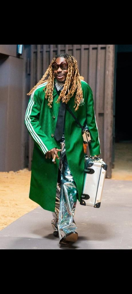 CAlaubi's tweet photo. @asakemusik @TiwaSavage If u don't love this man.
I wonder o https://t.co/Kr7FBt2ENq