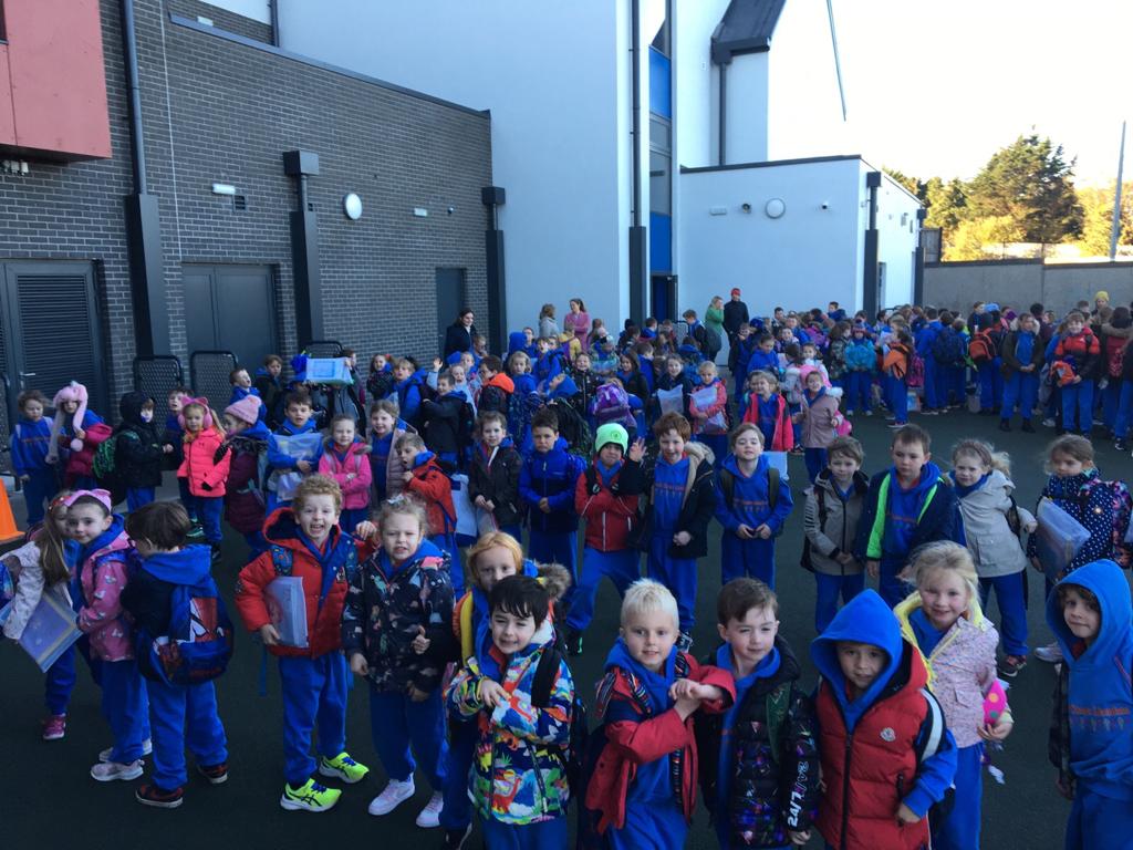 Ár gcéad lá san fhoirgneamh scoile nua. Éacht déanta ag gach duine a chabhraigh linn an pointe seo a shroicheadh. Bhí meangadh mór gáire ar aghaidh gach páiste ar maidin. Gaelscoil Chnoc Liamhna abú!
<a href="/AFPatrunachta/">An Foras Pátrúnachta</a> <a href="/gaelscoilcl/">Gaelscoil Chnoc Liamhna</a> <a href="/Gaeloid/">Gaeloideachas</a> <a href="/KnocklyonNet/">Knocklyon Network</a>