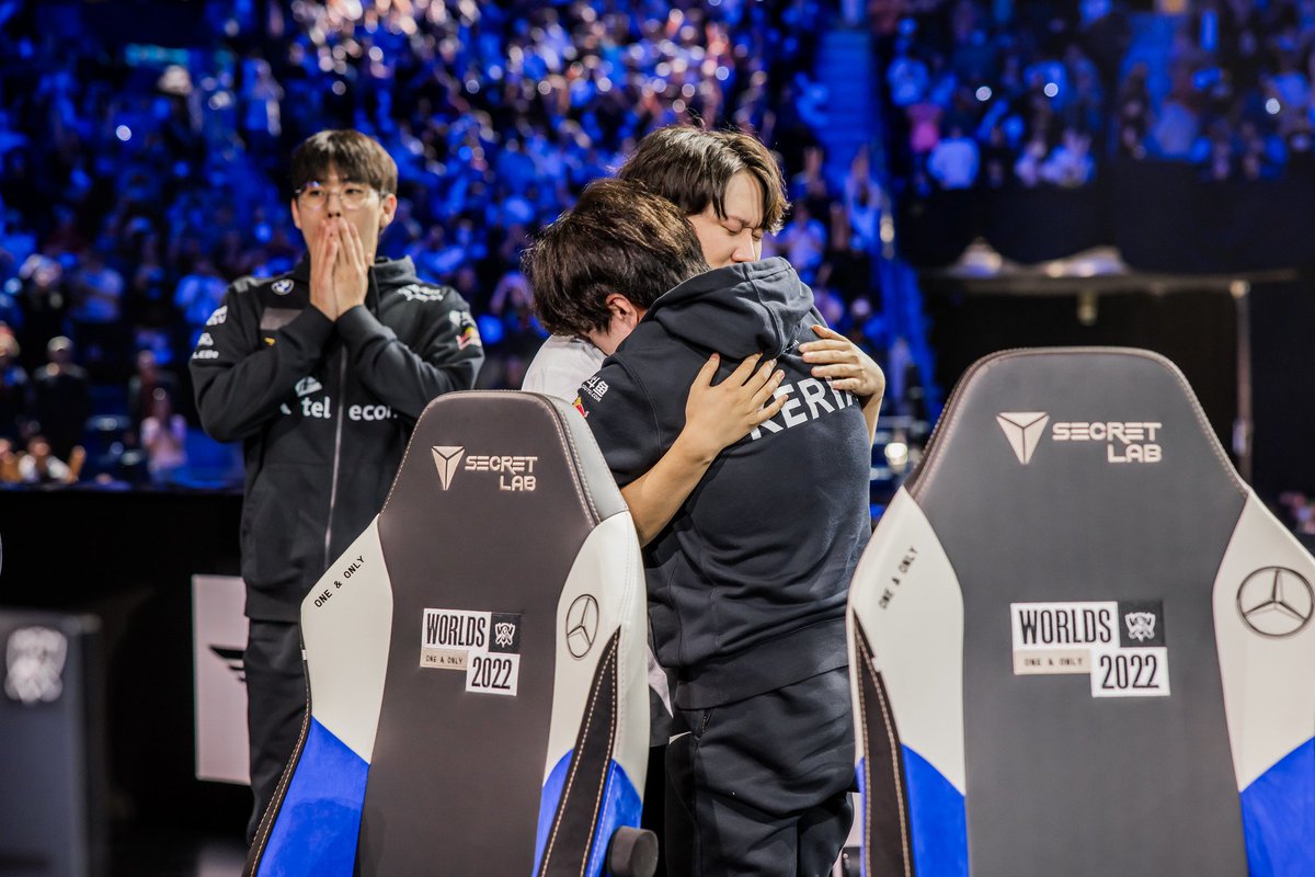 .<a href="/T1Keria/">류민석 Keria</a> posted for the first time since #Worlds2022 finals:

"It took a while for me to gather my thoughts and words.

I really wanted to hold back my tears, but when I had to face the [DRX] players and share congratulations, I think I was overtaken with emotions..(1/6)"