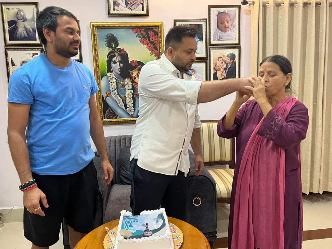 vyadav121's tweet photo. Happyvalla birthday to #The_leader_of_youngster @TejYadav14 @yadavtejashwi https://t.co/DM5vUH9UTa