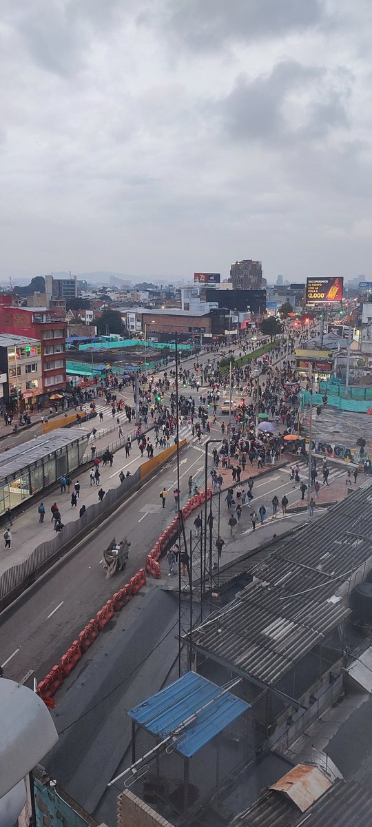 Transmilenio cerrado por protestas contra el abuso sexual en transporte público