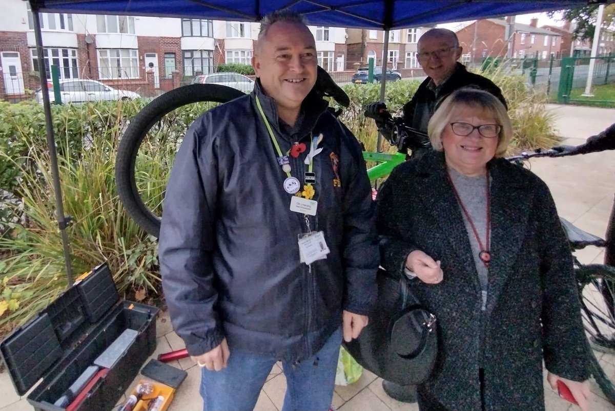 Thoroughly enjoyed meeting pupils and staff @ACSpurple this afternoon when Dr Bike came to service bikes of pupils and parents. Those free lights will also come in useful! <a href="/JRP468002/">John Harding</a>  Thank you! <a href="/WiganCouncil/">Wigan Council</a> <a href="/TheBrickWigan/">The Brick</a>