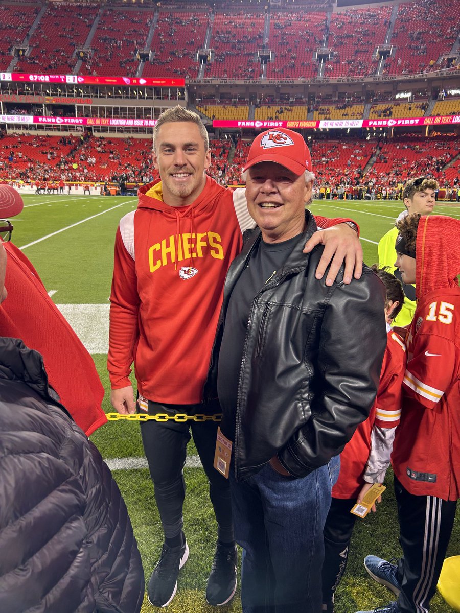 Great seeing #48 Cole Christiansen, LB for the Chiefs, Sunday night. He helped the Black Knights and <a href="/CoachJeffMonken/">Jeff Monken</a> win a ton of games. Class act!  He’s my brother!🏴‍☠️ ⁦<a href="/ArmyWP_Football/">Army Football</a>⁩