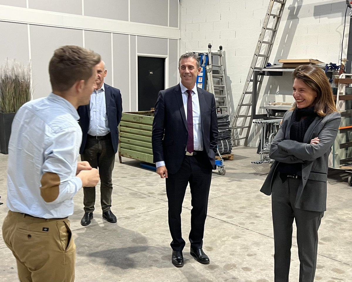 LaurentHuger's tweet photo. 📍J’accompagnais @C_MORANCAIS dans les Mauges, lors de la visite de l’entreprise Metal360 à #Torfou.
Une très belle entreprise artisanale spécialisée dans la #métallerie d’art, fondée par Tommy Bouchet, qui prépare les jeunes au concours WordSkills des meilleurs artisans mondiaux https://t.co/qFZElJQrok