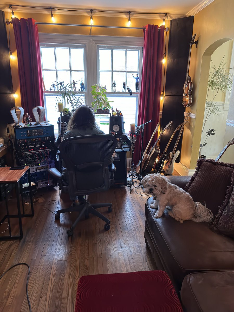 rachellipsky's tweet photo. Weβre back at it again - recording final vocals on a brand new song π€©ππΆβ₯οΈπ€π» @jeffcoplan #SamTheJamStudios #RachelLipsky #EastNashville #JeffCoplan #NewMusic https://t.co/UuyybapdlD