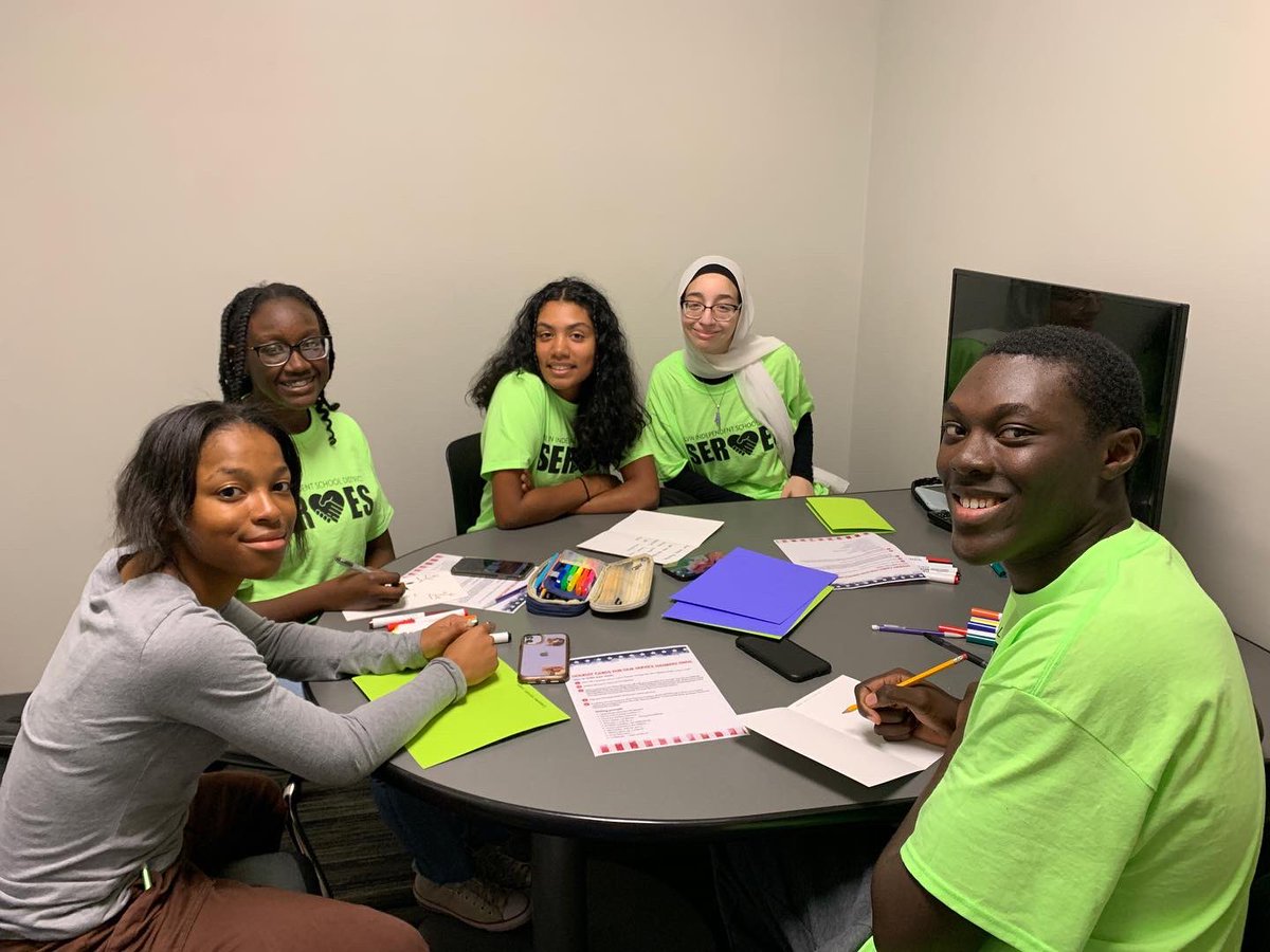 ShadowCreekNHS's tweet photo. Our NHS members making holiday cards for our military!!! #AlvinISD #AlvinISDserves #ShadowCreekHighSchool https://t.co/hNG2wWOokG