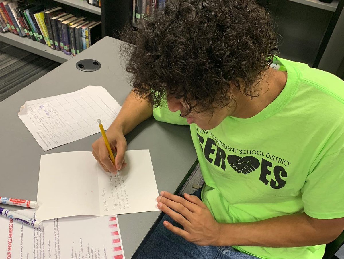 ShadowCreekNHS's tweet photo. Our NHS members making holiday cards for our military!!! #AlvinISD #AlvinISDserves #ShadowCreekHighSchool https://t.co/hNG2wWOokG