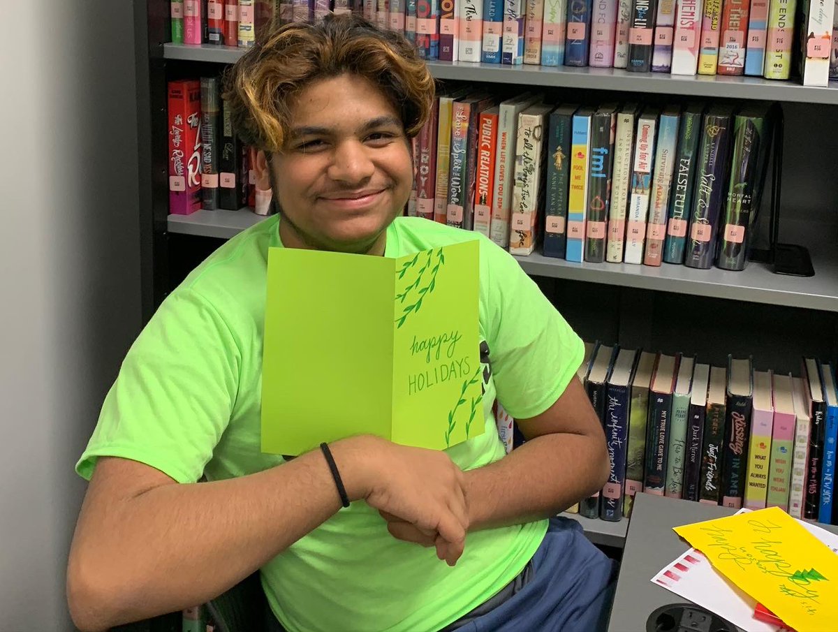 ShadowCreekNHS's tweet photo. Our NHS members making holiday cards for our military!!! #AlvinISD #AlvinISDserves #ShadowCreekHighSchool https://t.co/hNG2wWOokG