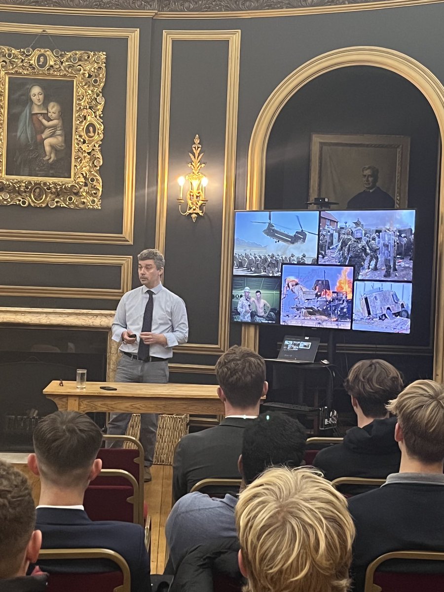 OratoryAlumni's tweet photo. Thank you @T1ger_Str1pes #OldOratorian for delivering such a fascinating Loquitur to our pupils - his talk on his experience in the Military was insightful, honest, and inspiring. Thank you for coming back @oratoryschool! #OratoryCuriosity #OratoryRespect  ⚫️🟡 https://t.co/qnQz9pADA9