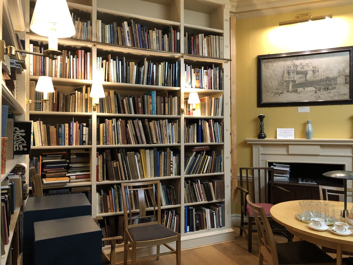 neojaponism's tweet image. …And the house was a beauty!
A handsome Georgian building in the heart of Bloomsbury.

 #shodocourse #shodoschool