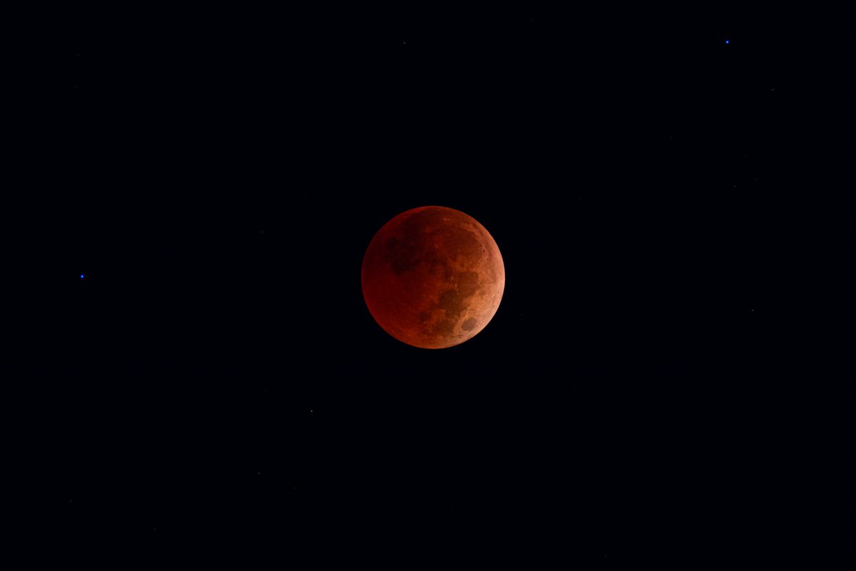 JamesWillinghan's tweet photo. After a lot of sleep here is my first Lunar Eclipse image that I randomly pulled from my stack of data-This was taken from Ocean City, Md at 5:37am (1037UT) #BloodMoon #LunarEclipse #lunareclipse2022 #BeaverBloodMoon #BeaverMoon @AvaWBAL @ChelseaWeather @ttasselWBAL @TonyPannWBAL https://t.co/F8jAA3HXiS