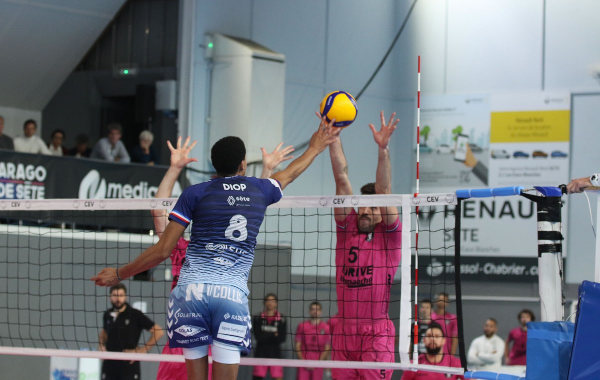 RadioOneSport's tweet photo. 🏐 L' @aragodesete dominé par Narbonne (1-3) en match aller 16eme de finale de la #CEVCupM 😥

#arago2223 #sète #volleyball #radioone #onevolley https://t.co/BFqs8zanC0