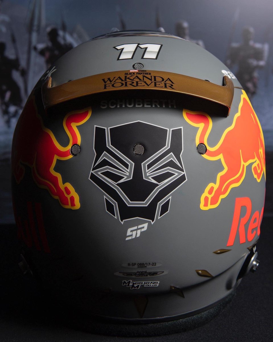 Cinemex's tweet photo. ¿Qué les pareció el casco que usará Checo Pérez este fin de semana por el estreno de #BlackPanther ?

🎟️ Preestreno 9 de noviembre en Cinemex: https://t.co/b1AJVMZ95c

📸: @SChecoPerez https://t.co/Jl4Zk7LN3x