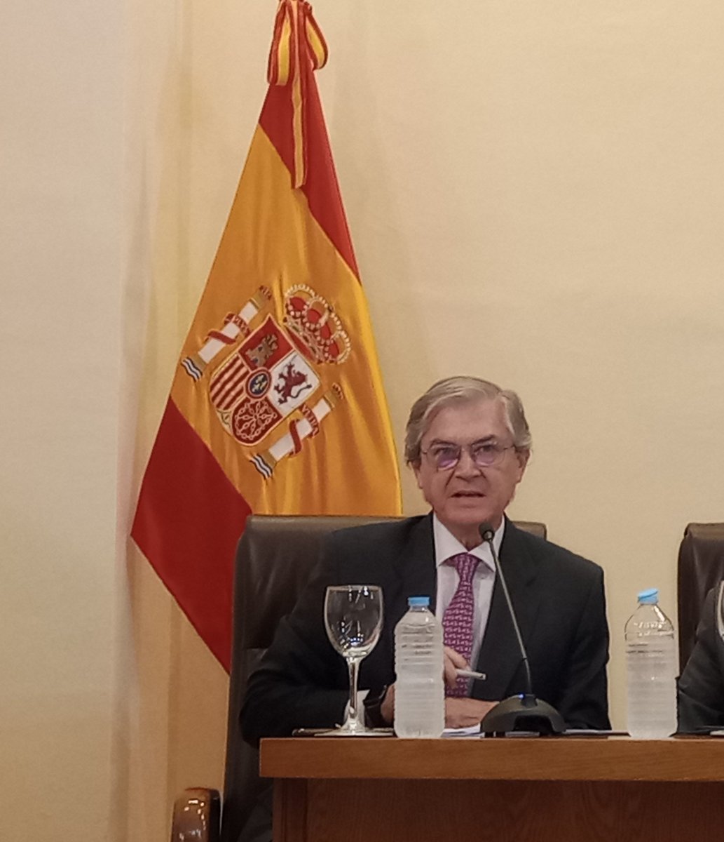 guadaliuris's tweet photo. En esta jornada, Javier Romero, socio @RZS_Abogados ha abordado los aspectos mercantiles de la ley, José Luis Lledó, Notario, cuestiones notariales, Juan Ignacio Madrid, Registrador Mercantil, las registrales y Francisco Arroyo, socio  #Lebeq otros aspectos destacados de la norma https://t.co/ZMTixkmtUZ