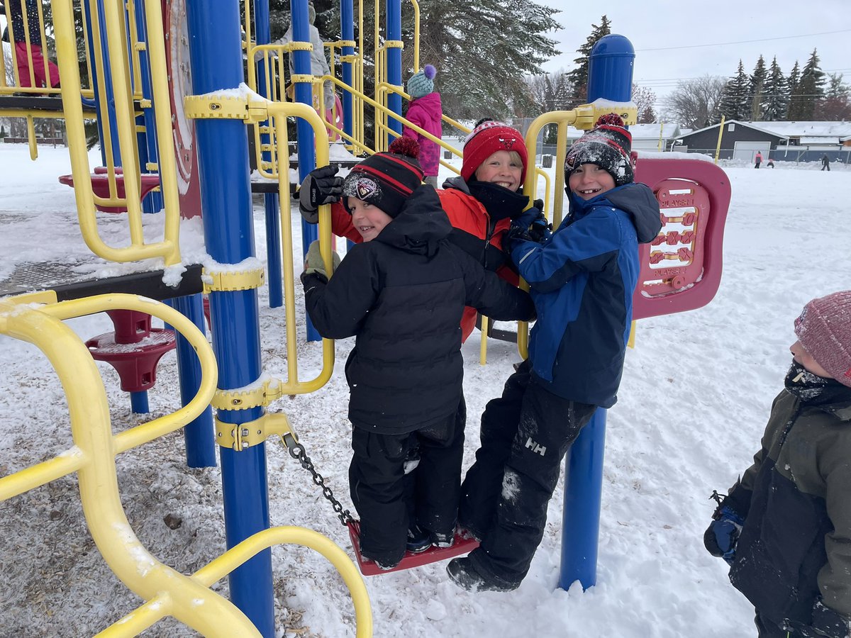 PrincipalMrW's tweet photo. Fresh snow is just a great excuse to play outside. Our #HughCairnsVC students love to #PlayOutside #Move2Grow https://t.co/V8WL9hAnNl
