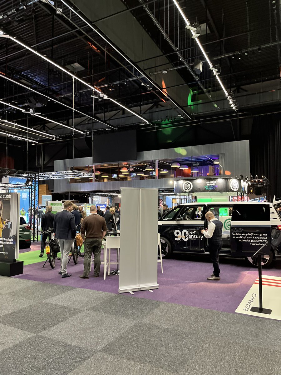 sabinekoebrugge's tweet photo. #Promotiedagen Noord-Nederland in Martiniplaza. Vanavond op initiatief van de Groninger Ondernemers Academy een presentatie van Ibrahim Ibrahim - bekend van boek “Future Ready Retail”- over de toekomst van de retail. 

#FutureReadyRetail #EBNN #krachtvanhetnoorden https://t.co/AegGDIpjvQ