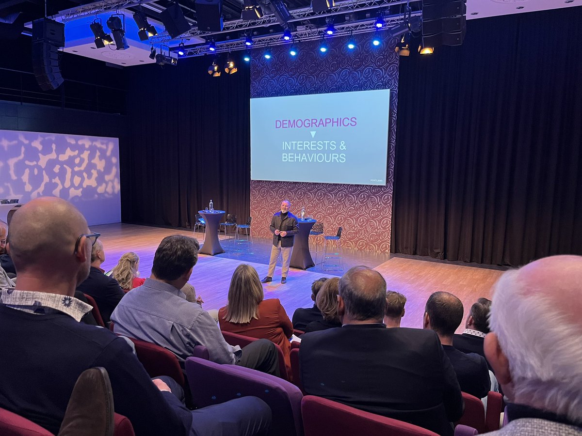 sabinekoebrugge's tweet photo. #Promotiedagen Noord-Nederland in Martiniplaza. Vanavond op initiatief van de Groninger Ondernemers Academy een presentatie van Ibrahim Ibrahim - bekend van boek “Future Ready Retail”- over de toekomst van de retail. 

#FutureReadyRetail #EBNN #krachtvanhetnoorden https://t.co/AegGDIpjvQ