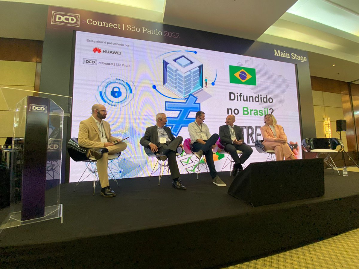 wdcnetworks's tweet photo. Nosso CEO – @VanderleiWDC – participou do painel “DAAS – Datacenter As a Service”, no @DatacenterBR
Apresentando as soluções que este modelo inclui, as vantagens do modelo DaaS (Opex) os serviços que o DaaS acompanha e como eles são benéficos para o usuário. https://t.co/SDULlC4b6F