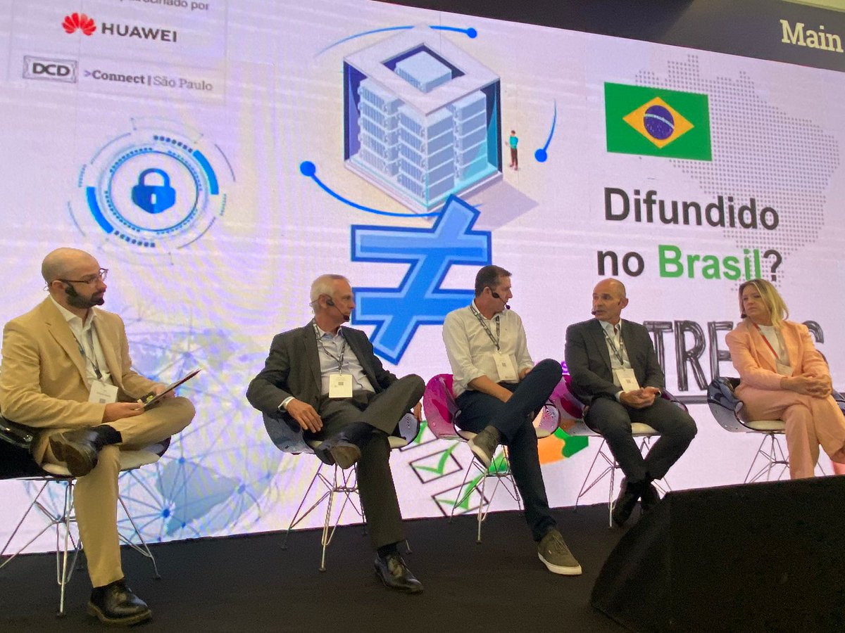 wdcnetworks's tweet photo. Nosso CEO – @VanderleiWDC – participou do painel “DAAS – Datacenter As a Service”, no @DatacenterBR
Apresentando as soluções que este modelo inclui, as vantagens do modelo DaaS (Opex) os serviços que o DaaS acompanha e como eles são benéficos para o usuário. https://t.co/SDULlC4b6F