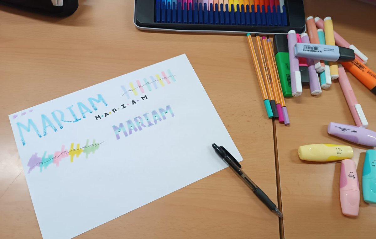 La classe de 5è aprenem diferents formes de fer títols divertits. #SomLaLió