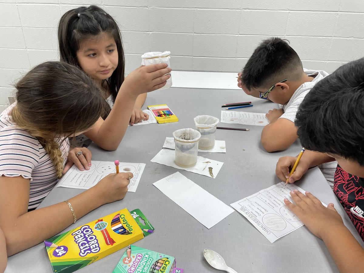 monica_torres21's tweet photo. Investigating Properties of Soil. Exploring how much water a soil can hold! @TravisILC #TravisStem @Garcia3Diana @MrsAlmaGonzalez https://t.co/pmd9Ra7CMz