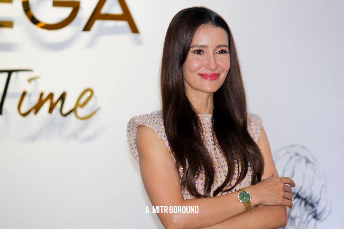 amitrgoround's tweet photo. แอน ทองประสม หนึ่งในแขกคนสำคัญที่มาร่วมงานเปิดตัวนิทรรศการ "OMEGA Her Time" 
นิทรรศการนาฬิกาสำหรับสุภาพสตรีที่จัดขึ้นอย่างยิ่งใหญ่ใจกลางกรุงเทพ
 
#OMEGAHerTime #OMEGAThailand
#แอนทองประสม #Annethong #amitrgoround https://t.co/v6yPdJB85u