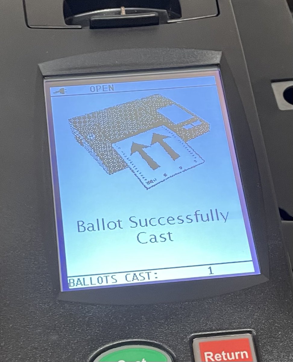 LauraProminski's tweet image. Proud voter #1 today 💙