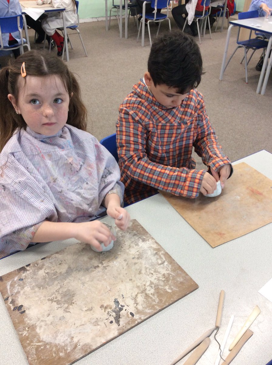 maple_yacademy's tweet photo. Today we have created our own Bell beaker pots out of clay 😀 https://t.co/HhH50aXbf9