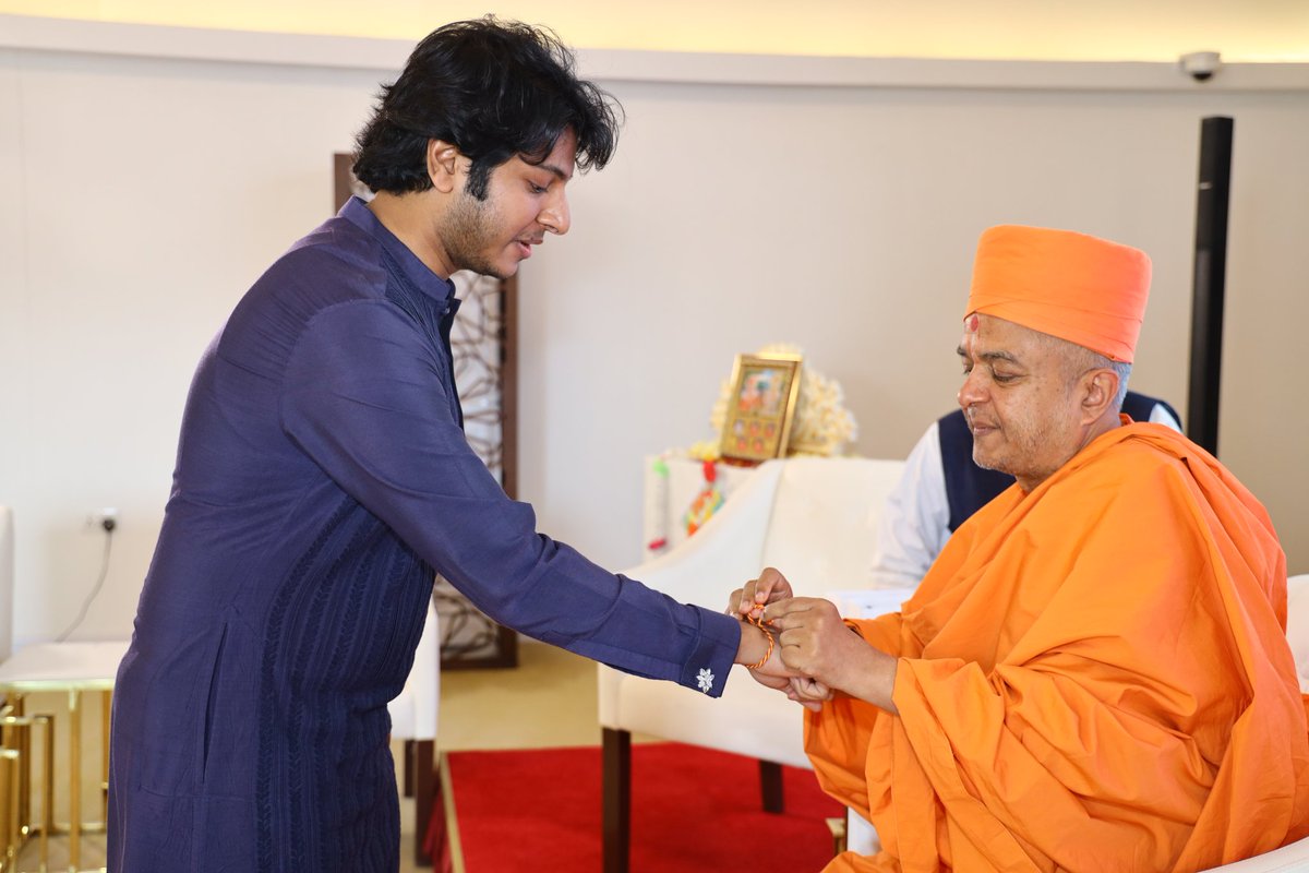 AbuDhabiMandir's tweet photo. The Indian Festival of Lights, Diwali, was celebrated at the BAPS Hindu Mandir by over 10,000 visitors.
Visitors of the Diwali festival also got to give back to the community through a blood drive.
#Diwali2022 #DiwaliInUAE #BAPSDiwali #Help100 #BloodDonation https://t.co/1TX0iLDa52