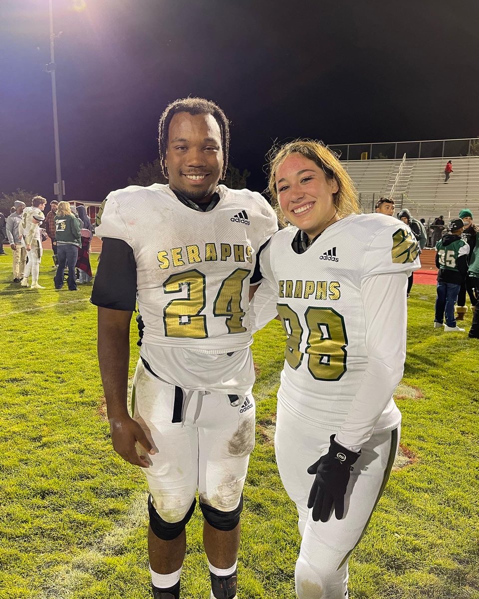 LeilaniArmenta's tweet photo. One day I am going to be on the sideline interviewing @DelonThompson3 @MannyRosales17 @juice_johnson12 @JBarlow35 ! The best is yet to come for all of them! Incredible talent , best in the 805. #seraphs https://t.co/Z4RbzQ6BVJ