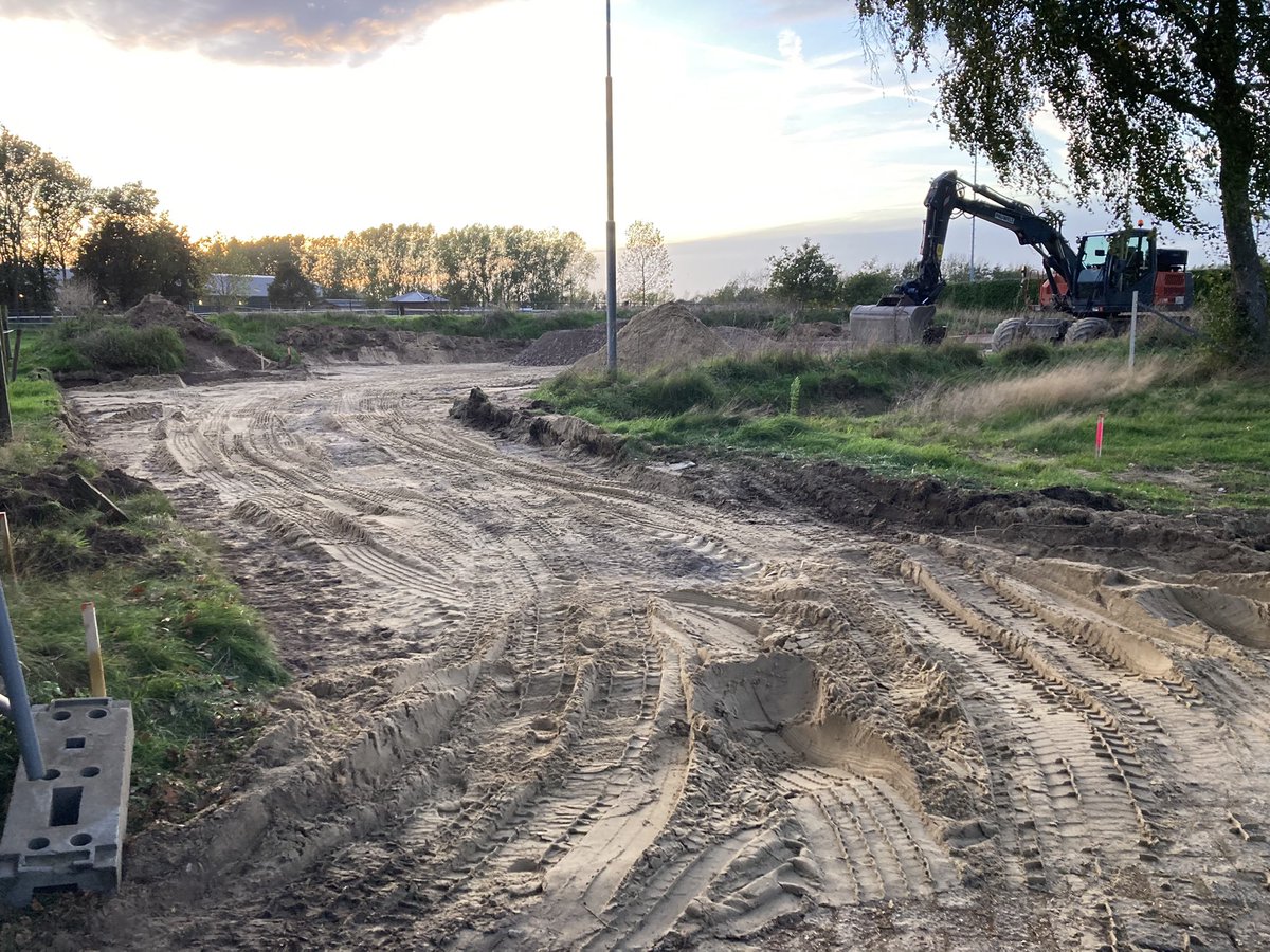 Vanaf 8 November tot eind van het jaar zijn er werkzaamheden aan de parkeerplaatsen bij Schaarweide. Hierdoor zijn er beperkt aantal parkeerplaatsen beschikbaar. 
Het zou fijn zijn als zoveel mogelijk mensen met de fiets komen als Dankjewel voor jullie medewerking!