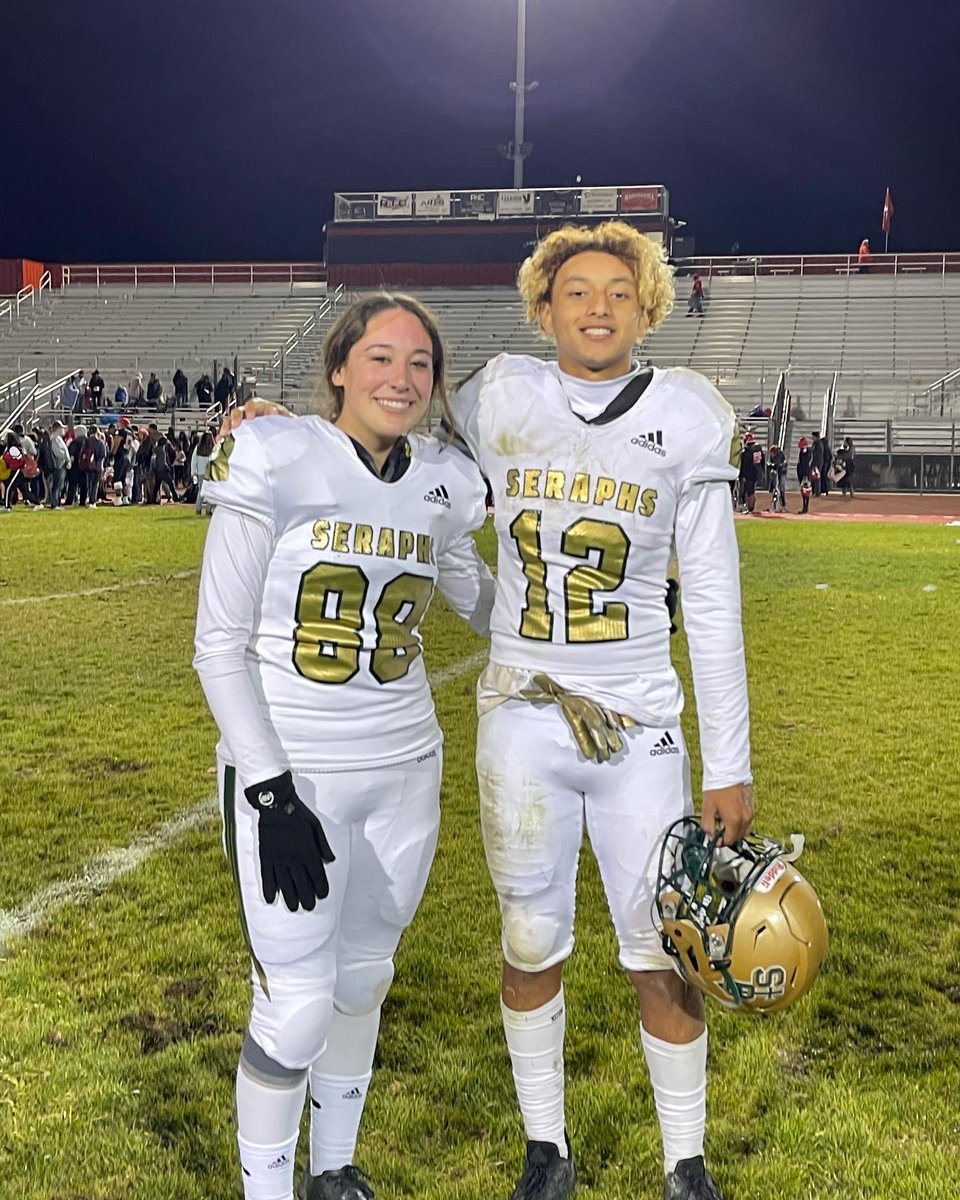 LeilaniArmenta's tweet photo. One day I am going to be on the sideline interviewing @DelonThompson3 @MannyRosales17 @juice_johnson12 @JBarlow35 ! The best is yet to come for all of them! Incredible talent , best in the 805. #seraphs https://t.co/Z4RbzQ6BVJ