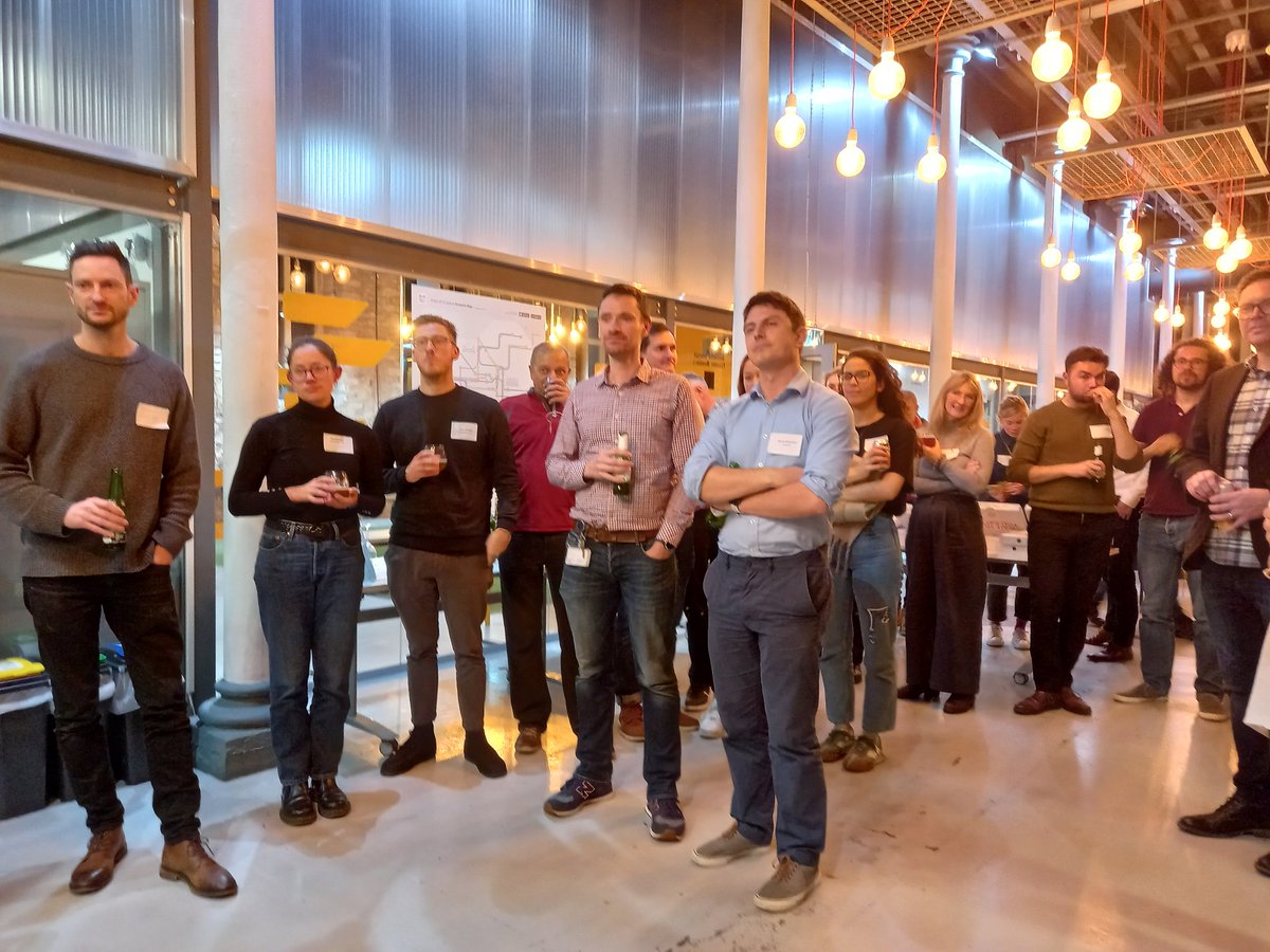 SETsquared_Br's tweet photo. Excellent to catch up with members and guests at #SSConnect tonight and hear from @Hayesparsons SoleSense, and @nbrly.
#Tech #Startups https://t.co/WKKfYw8OIV