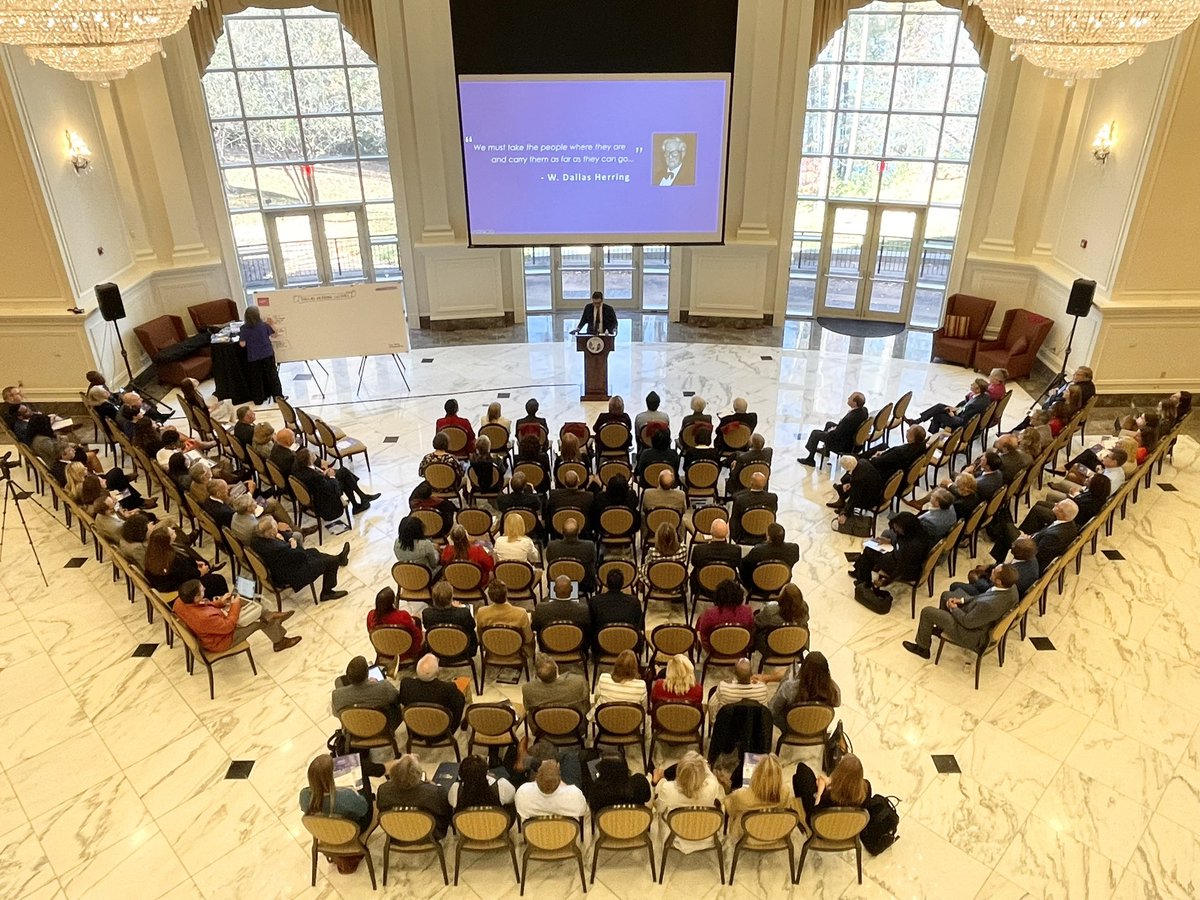 JAhrnsHoffman's tweet image. @MikeFloresPHD’s #DHL2022 amplifies the importance of holding student needs at the center of #CommunityColleges, ensuring that students gain access to individualized care and advocacy, flexible pathways, and meaningful connections to the workforce to increase familial wealth.