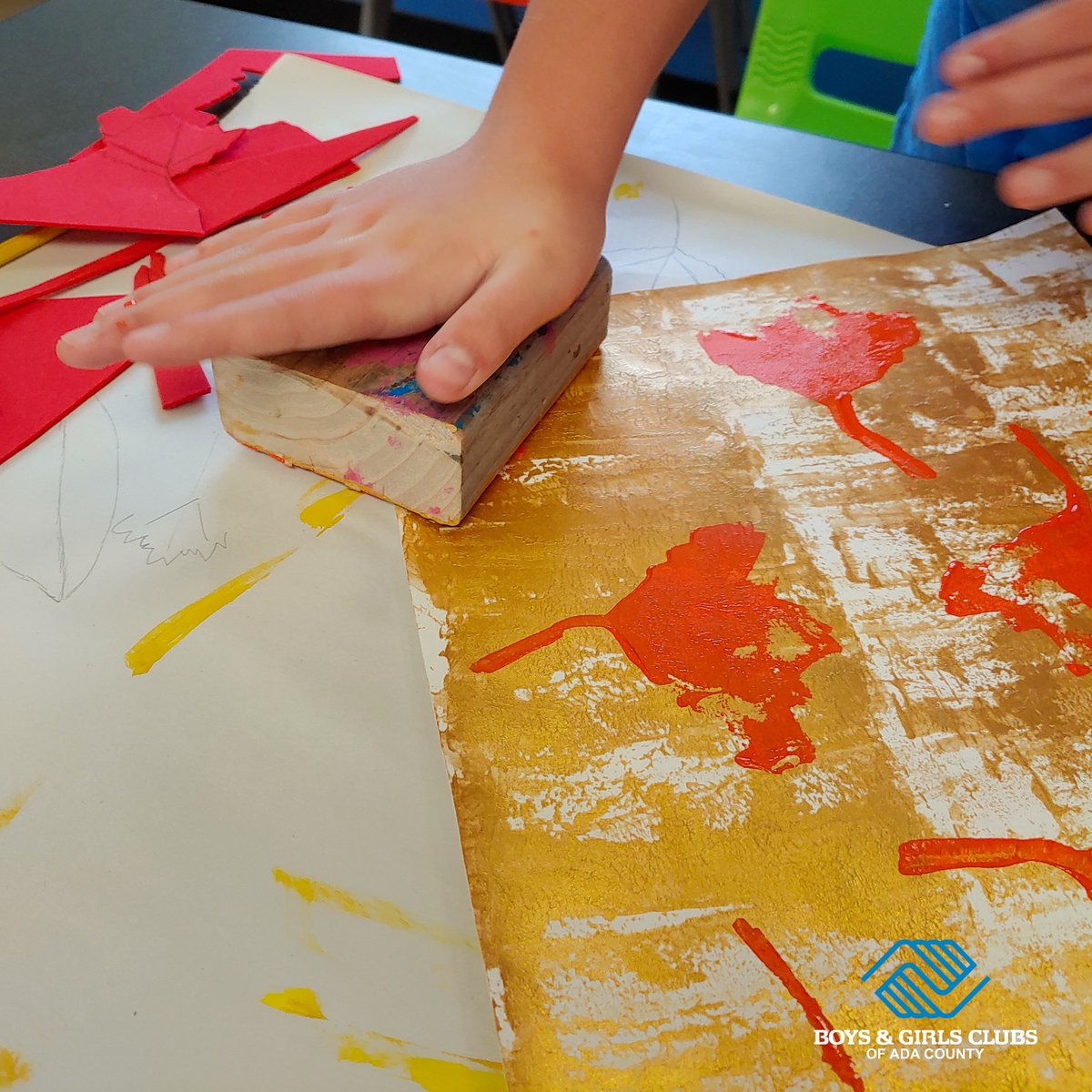 Adaclubs's tweet photo. Calligraphy is a printmaking process in which materials are applied to a rigid substrate, inked, then printed. Members at the @Adaclubs Horizon Club were able to try the process as part of our #artoberfest activities!
#adaclubs #artshow #prep https://t.co/56s5zNEpCa