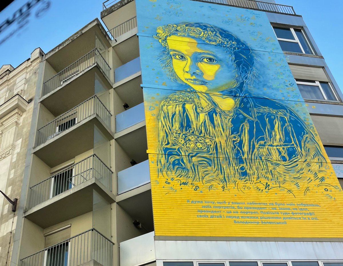 MaryWNicklin's tweet photo. From the terrific recent Jef Aérosol show to enormous new murals, #streetart is having a moment in Paris. An intriguing free exhibit at the Hotel de Ville dives into the movement's surprising origins. Find out more on @Bonjour_Paris => https://t.co/i5pDYF2M4k https://t.co/y4jvxX0HHK