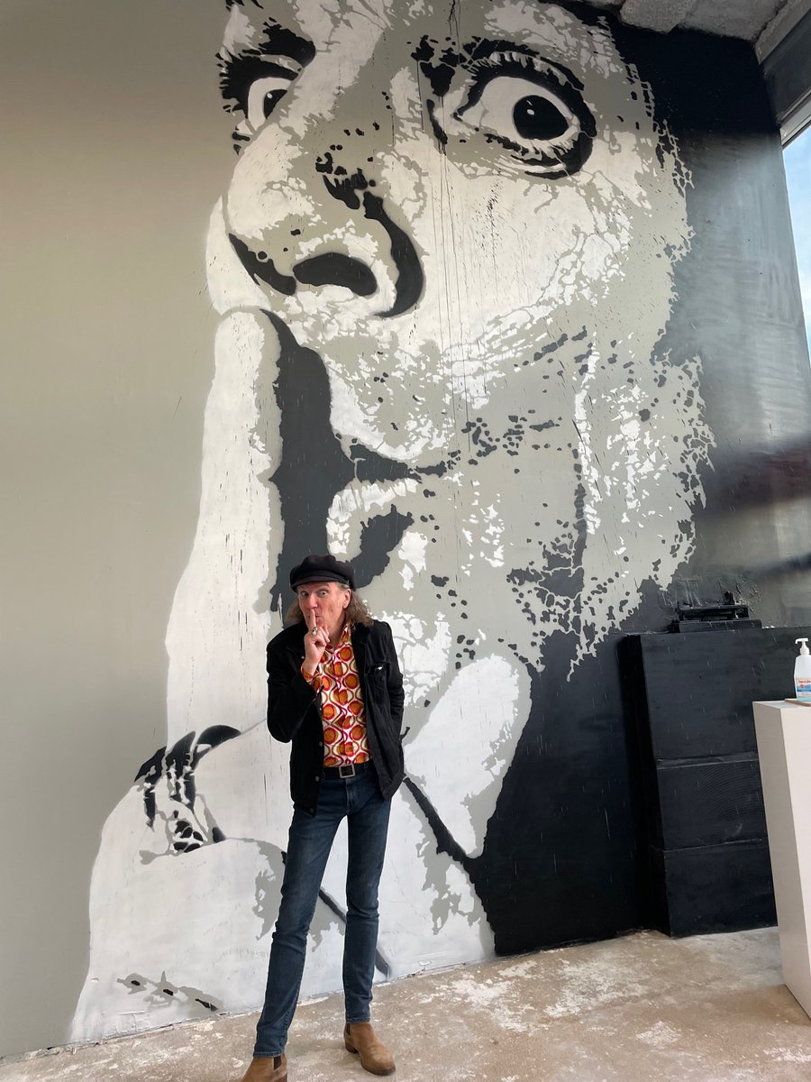 MaryWNicklin's tweet photo. From the terrific recent Jef Aérosol show to enormous new murals, #streetart is having a moment in Paris. An intriguing free exhibit at the Hotel de Ville dives into the movement's surprising origins. Find out more on @Bonjour_Paris => https://t.co/i5pDYF2M4k https://t.co/y4jvxX0HHK
